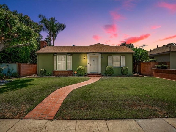 Single Family Home for Sale in Downey, CA.